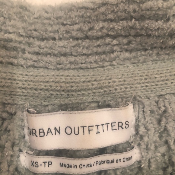 Urban Outfitters - Picture 3 of 6